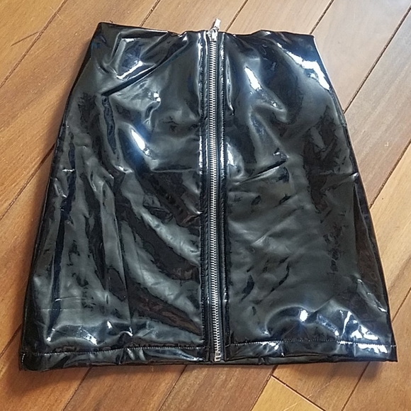 Matte skirt - Picture 2 of 9